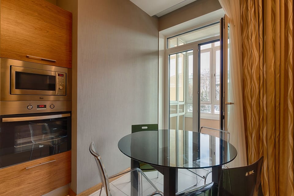 Deluxe Apartment, 3 Bedrooms | Private kitchen | Full-size fridge, microwave, oven, stovetop