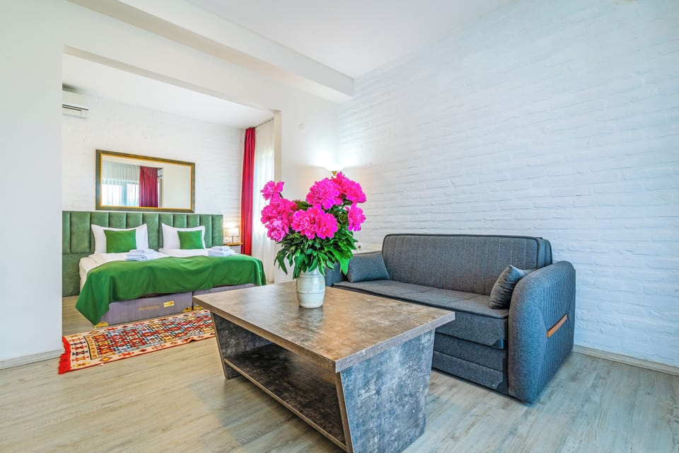 Deluxe Double or Twin Room, Vineyard View | Select Comfort beds, minibar, iron/ironing board, free WiFi