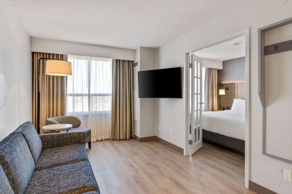 Family Double Room, 1 King Bed with Sofa bed | Egyptian cotton sheets, premium bedding, pillowtop beds, desk