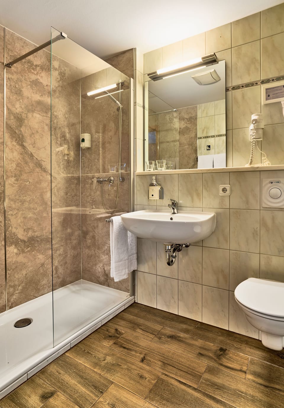 Comfort Double Room | Bathroom | Hair dryer, towels, soap, shampoo