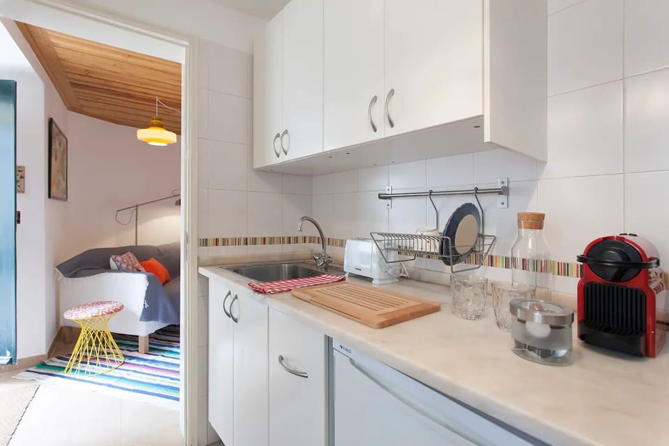 Apartment, 1 Bedroom | Private kitchen | Full-size fridge, microwave, oven, stovetop