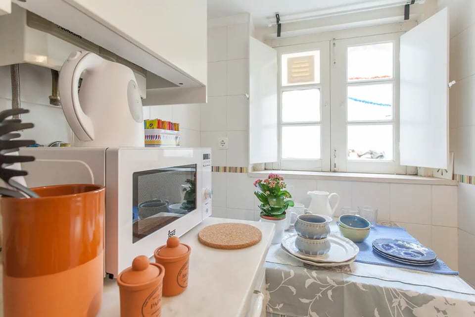 Apartment, 1 Bedroom | Private kitchen | Full-size fridge, microwave, oven, stovetop