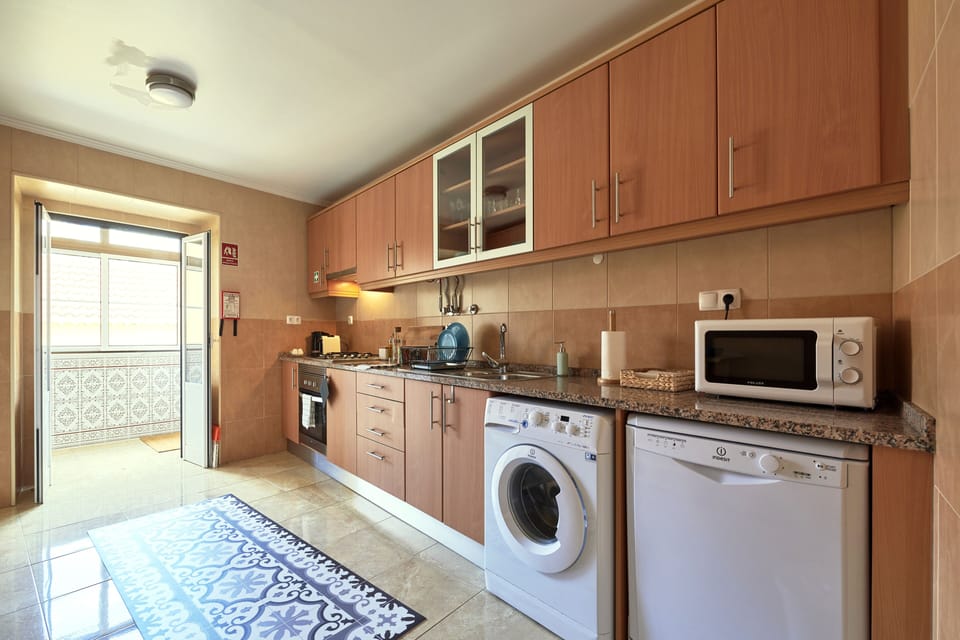 Apartment, 3 Bedrooms, Patio | Private kitchen | Full-size fridge, microwave, stovetop, dishwasher