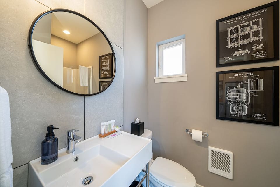 Bathroom w/ Shower / Lower Level