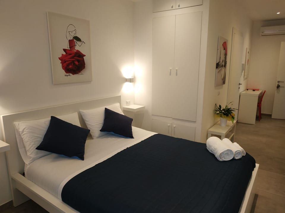 Classic Room | Free minibar items, desk, soundproofing, free WiFi