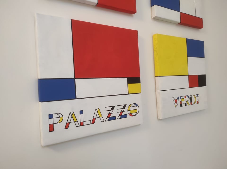 43-inch Smart TV with satellite channels, TV