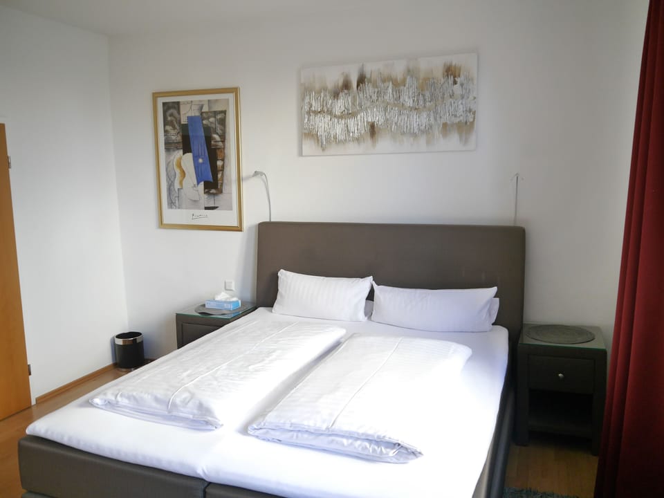 Classic Double Room (large) | In-room safe, desk, blackout drapes, iron/ironing board