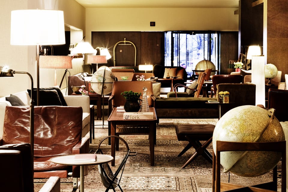 Lobby lounge