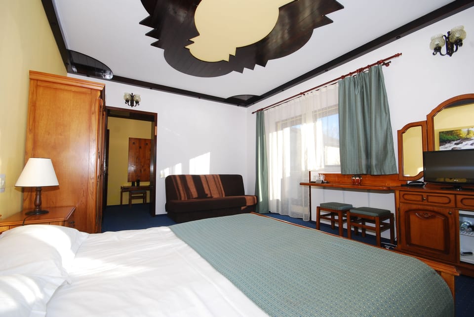 Minibar, desk, soundproofing, free WiFi