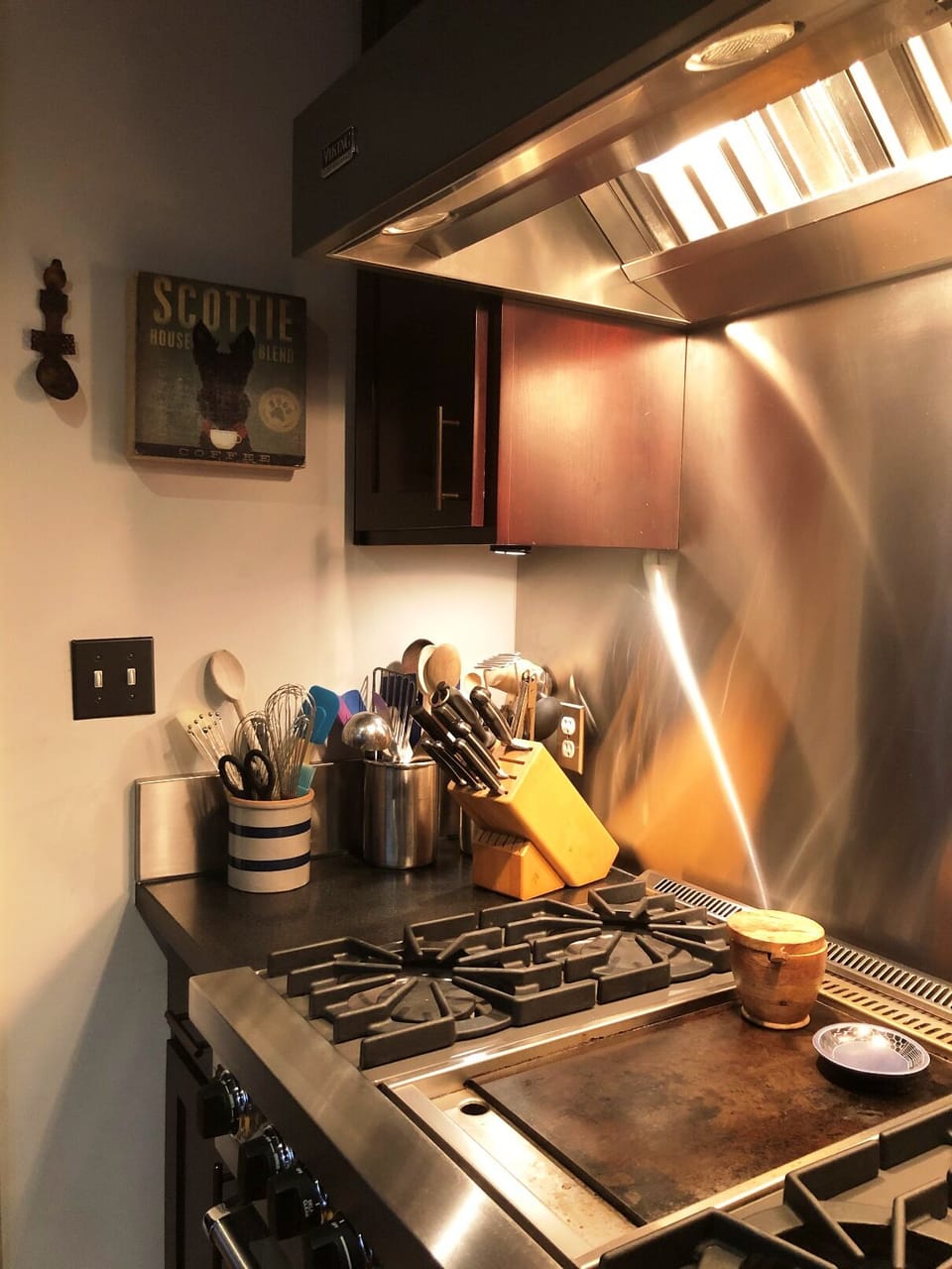 Left side of the stove with heat lamps and just-about-any gadget you'd need
