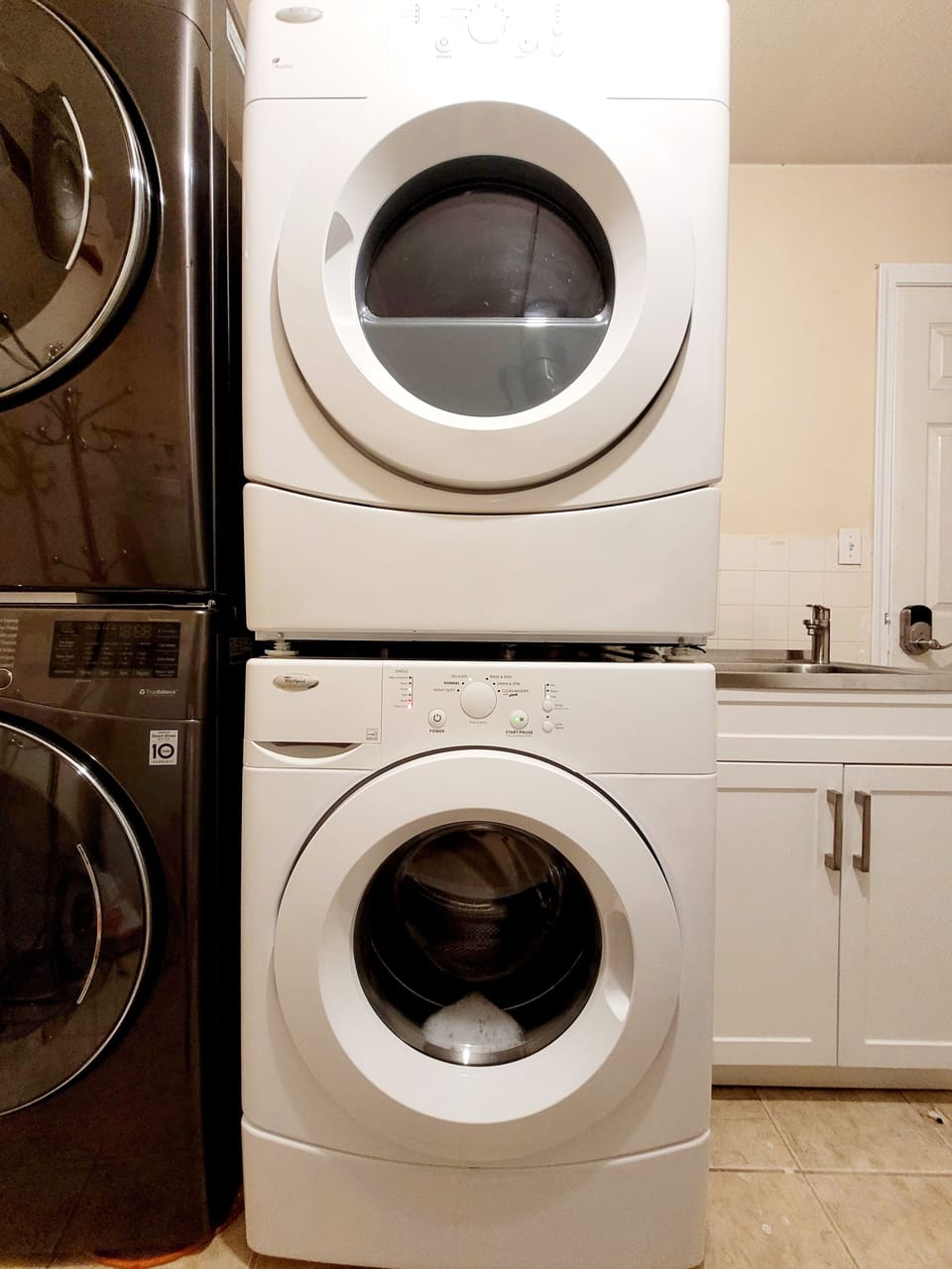 Guests laundry machine in Laundry Room: Free for 7+ days