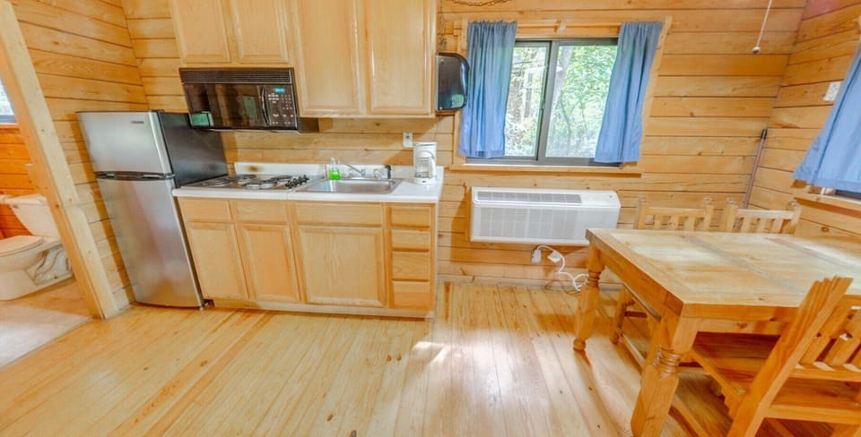 Cottage, Kitchenette (BC) | Private kitchen | Fridge, microwave, stovetop, coffee/tea maker