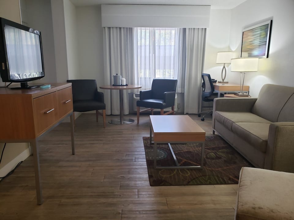 Suite, 1 Queen Bed | In-room safe, desk, iron/ironing board, cribs (free)