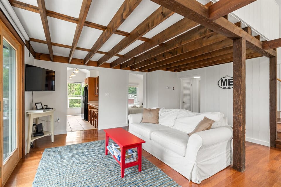 Spacious living room area with TV for guest use (streaming only)