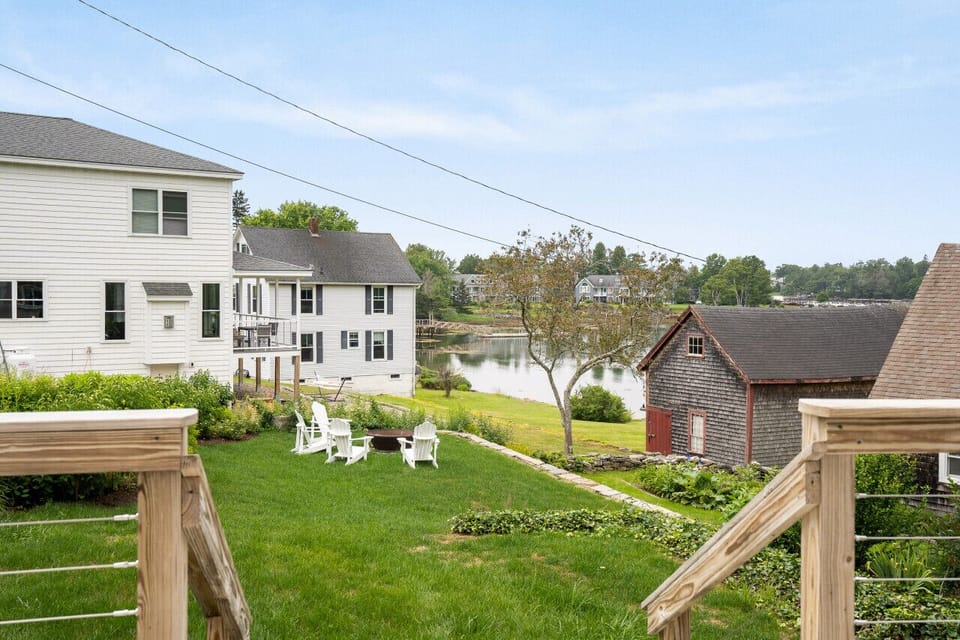 Spacious backyard with firepit for guest use