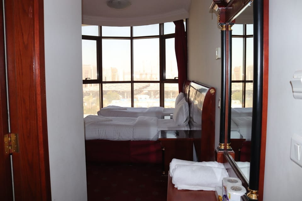 Standard Triple Room, 3 Bedrooms, City View (Haram View) | Desk, WiFi (free), bed sheets