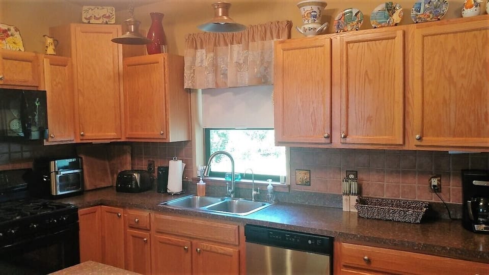 Plenty of Room to Cook and Mingle