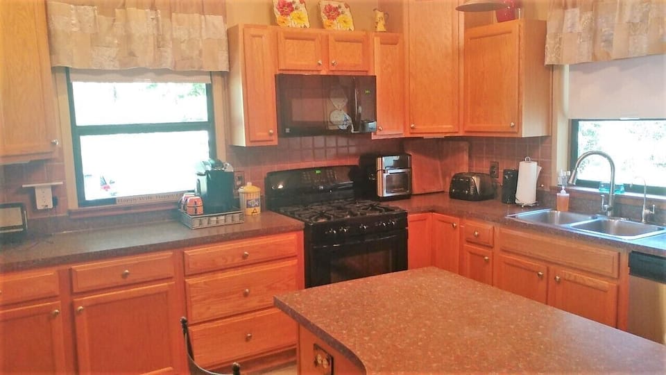 Large Kitchen with  Kitchen Island