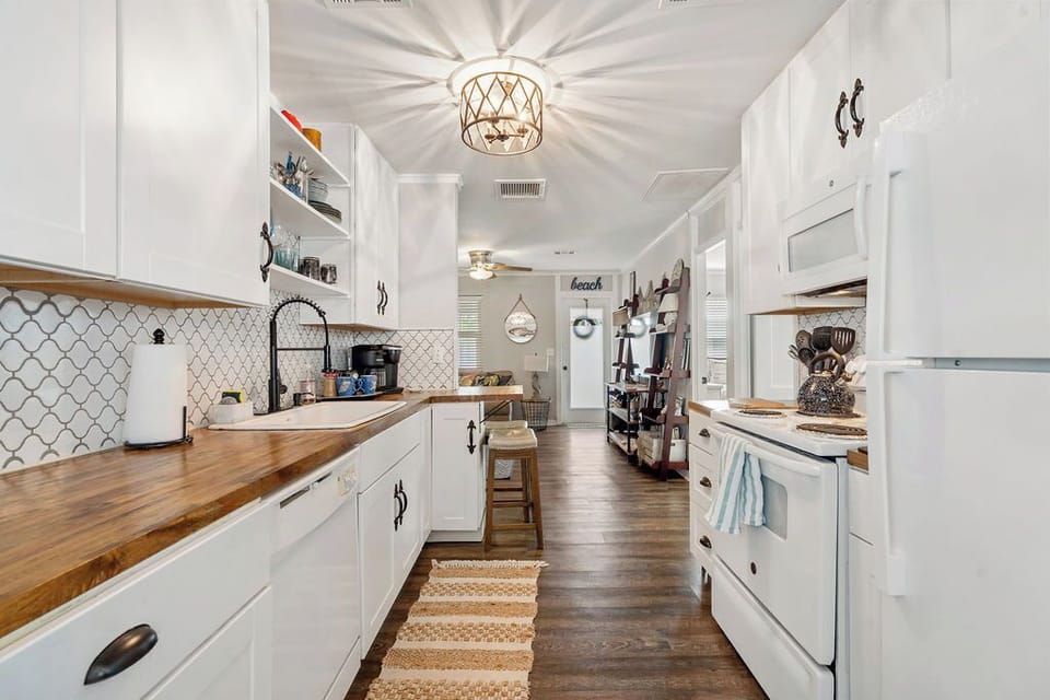 Full kitchen