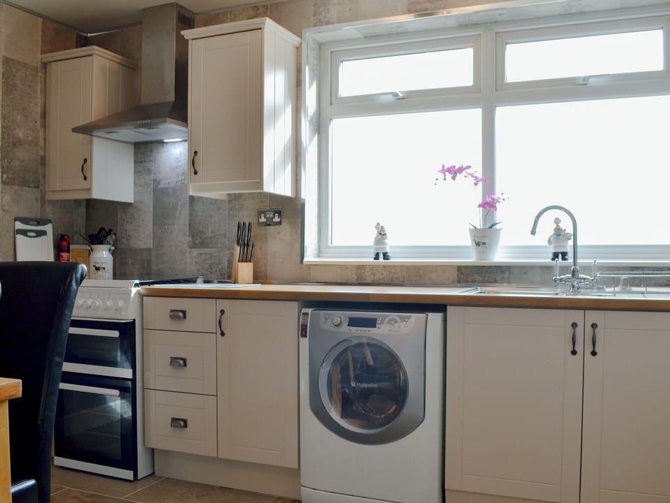 Well equipped kitchen | Old Low Farm Cottage, Aldbrough, near bridlington