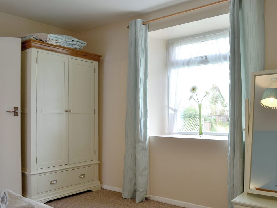 Comfortable double bedroom | Old Low Farm Cottage, Aldbrough, near bridlington