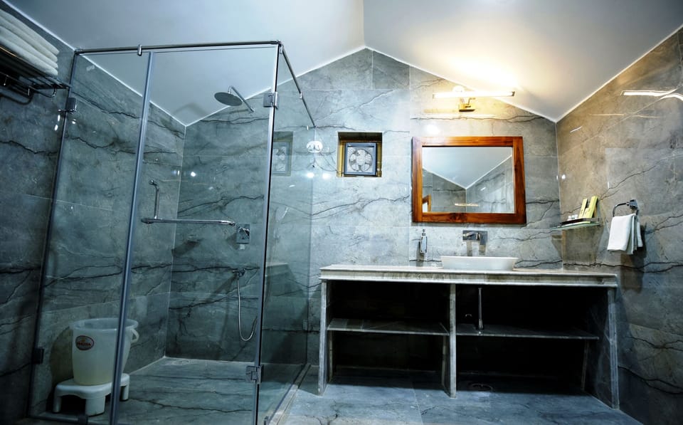 Luxury Studio, 2 Bedrooms | Bathroom | Shower, rainfall showerhead, designer toiletries, hair dryer
