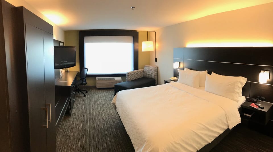 In-room safe, iron/ironing board, free cribs/infant beds, rollaway beds