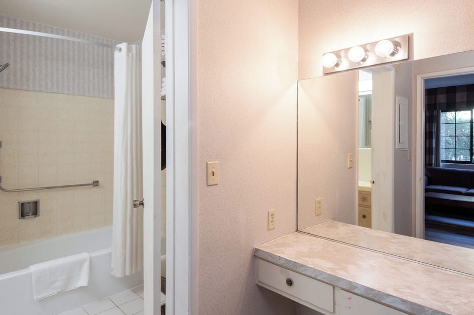 Studio City Court Yard Hotel Hotel in Studio City