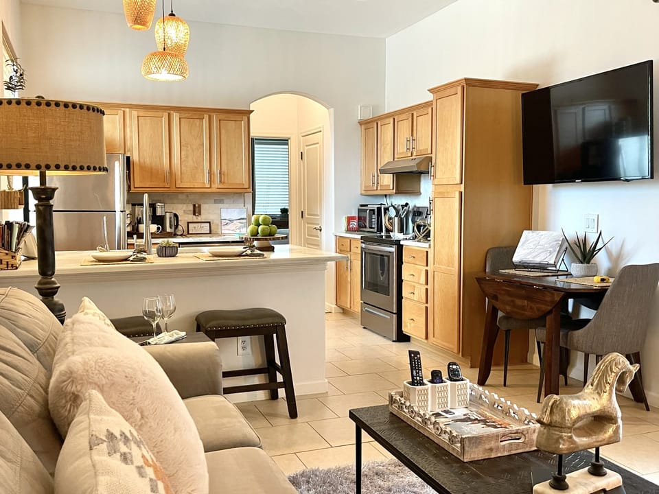 A stylish, peaceful place to unwind and unplug. We make it easy to be on vaca!