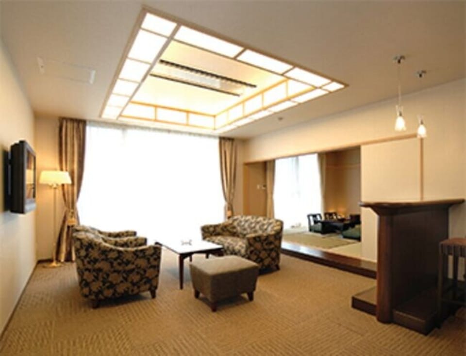 Suite, Non Smoking (check in until 21:00) | In-room safe, free WiFi, bed sheets