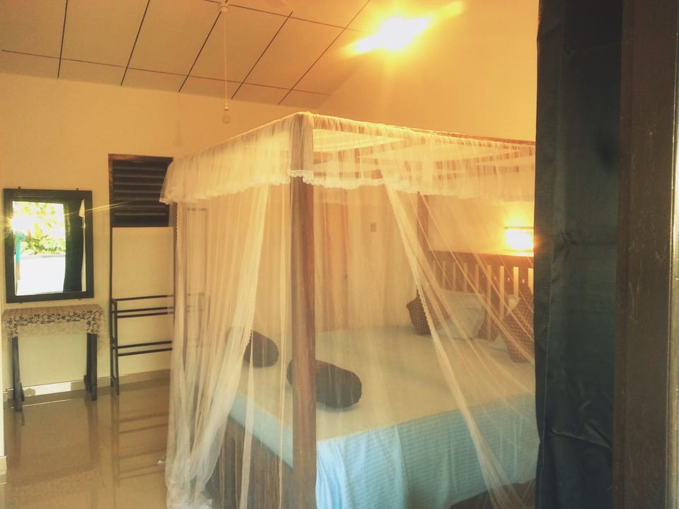 Deluxe Double Room, Sea View | Desk, laptop workspace, soundproofing, free WiFi