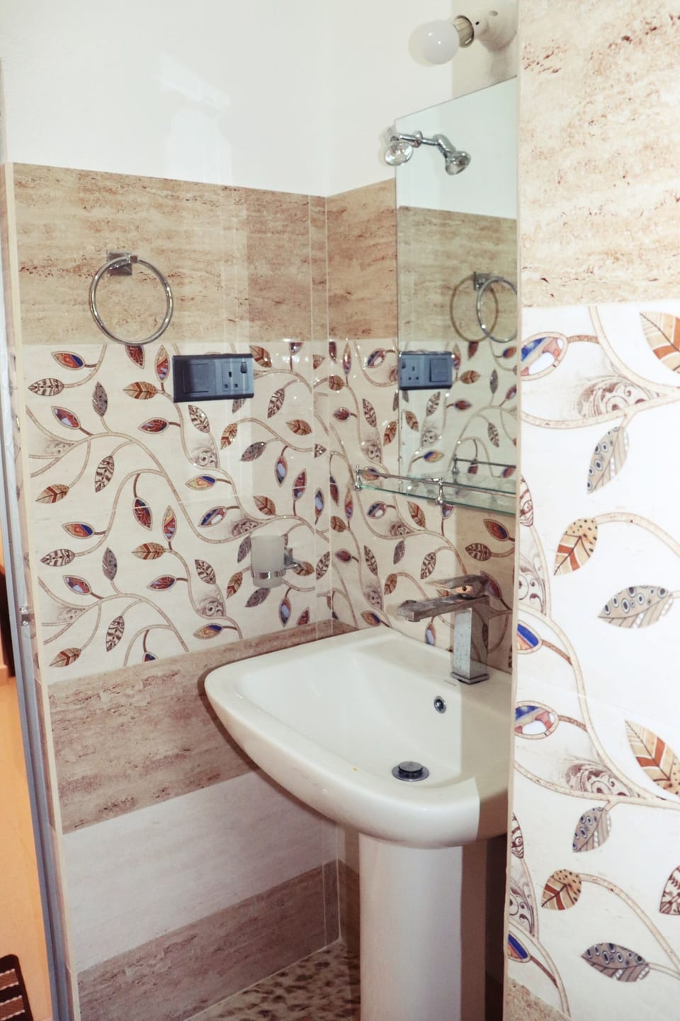 Deluxe Triple Room, Sea View | Bathroom | Shower, free toiletries, bidet, towels