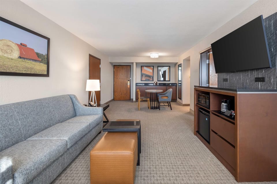 Desk, blackout drapes, iron/ironing board, free cribs/infant beds