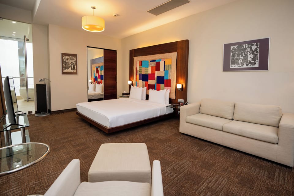 Junior Suite | Egyptian cotton sheets, in-room safe, desk, blackout drapes
