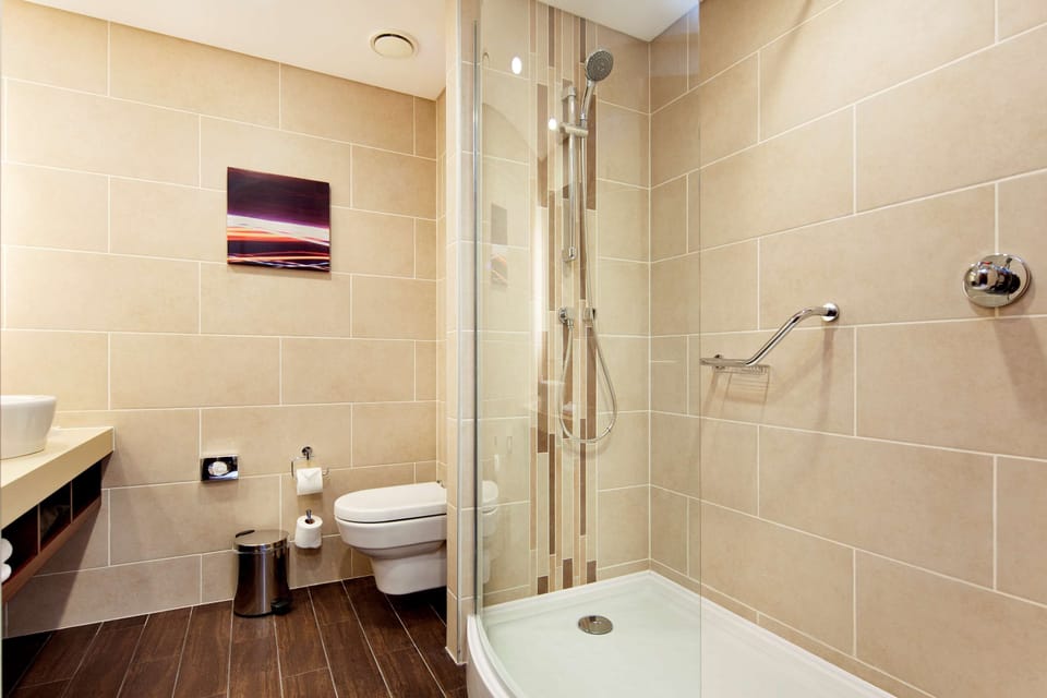 Rainfall showerhead, free toiletries, hair dryer, towels