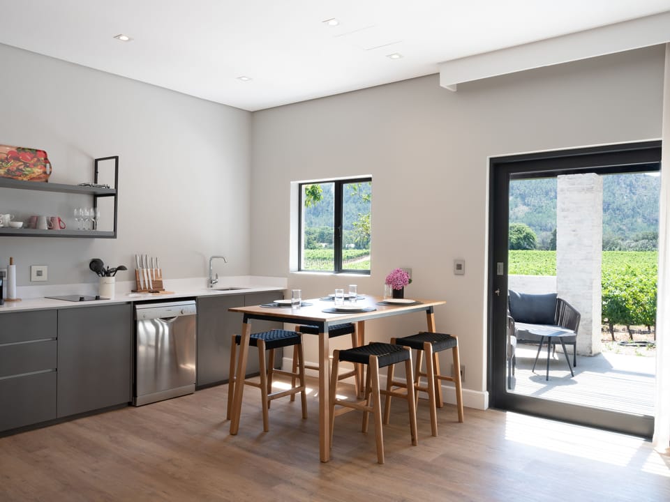Grand Suite (2) | Private kitchen | Mini-fridge, espresso maker, coffee/tea maker, electric kettle