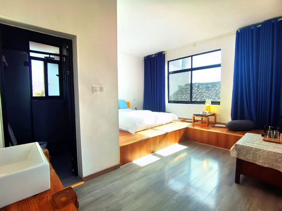 Comfort Room | Premium bedding, down comforters, desk, blackout drapes