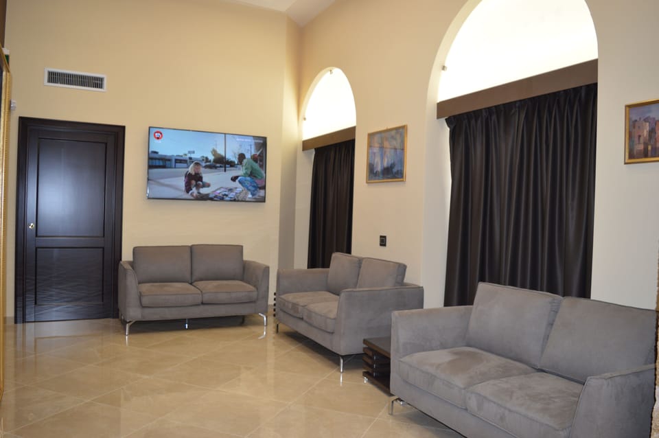 50-inch Smart TV with digital channels, TV, pay movies