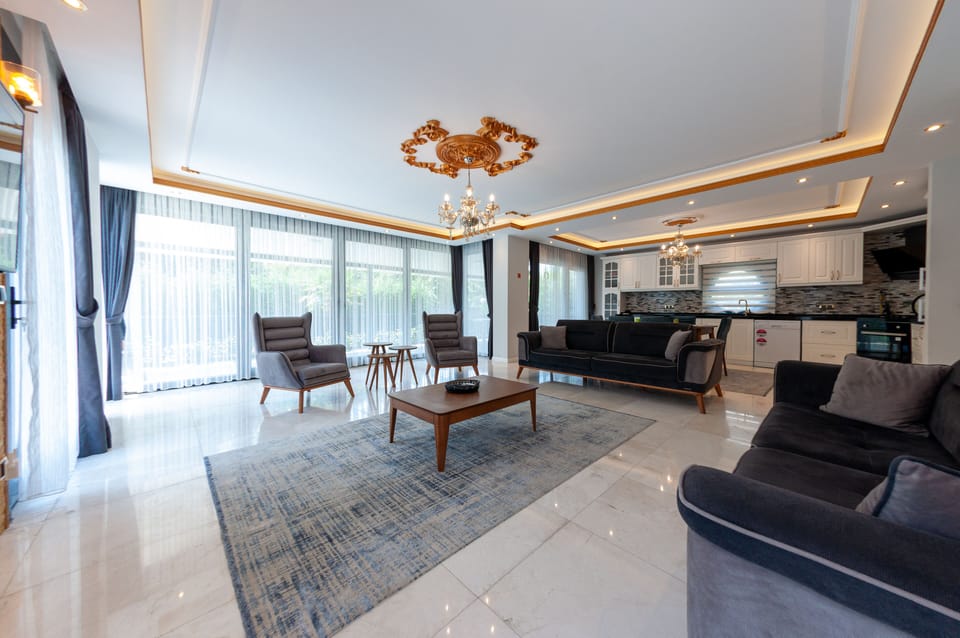 Business Villa, 4 Bedrooms | 4 bedrooms, premium bedding, down comforters, desk