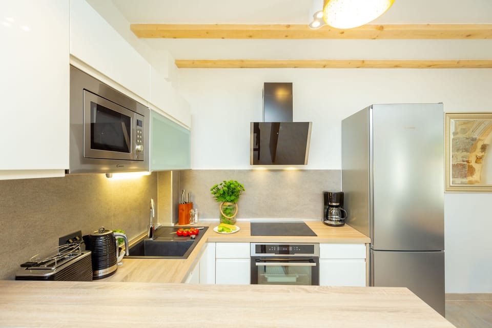 Villa (4 Bedrooms) | Private kitchen | Fridge, microwave, oven, stovetop