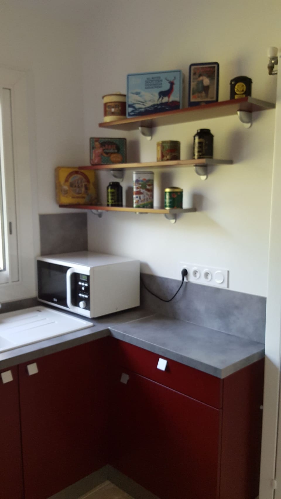 Fridge, microwave, stovetop, electric kettle