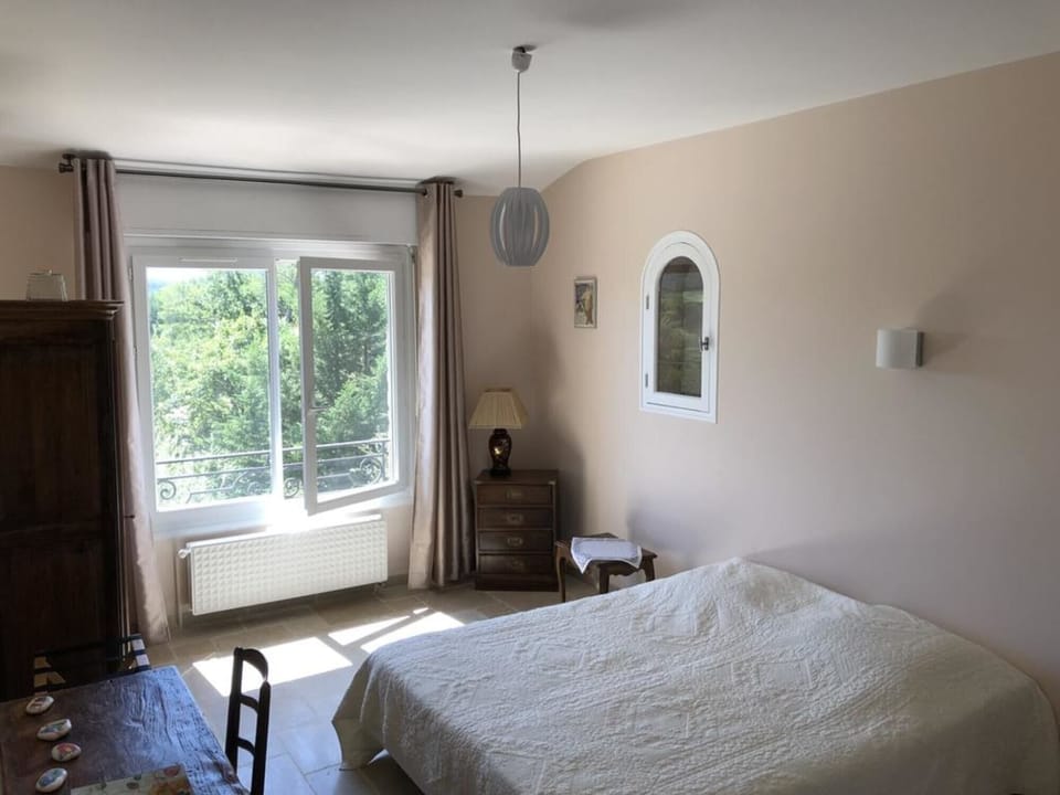 Double Room (Dramont) | Individually decorated, individually furnished, desk, blackout drapes