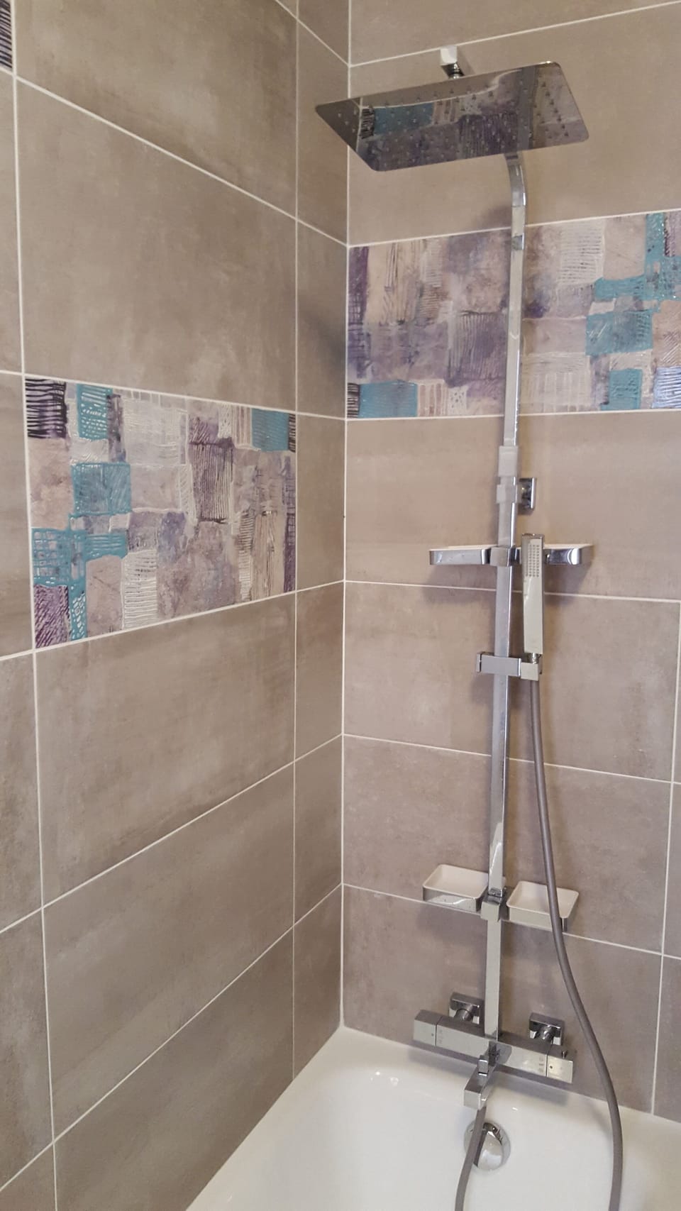 Suite (Estérel) | Bathroom | Shower, hair dryer, bathrobes, towels