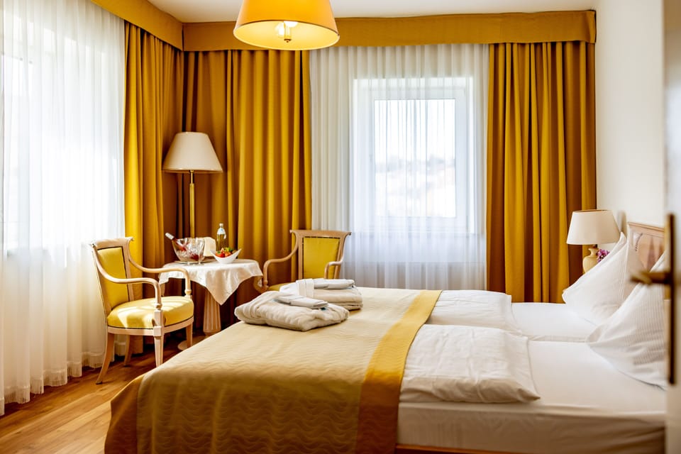 Business Double Room | Hypo-allergenic bedding, individually furnished, desk, blackout drapes
