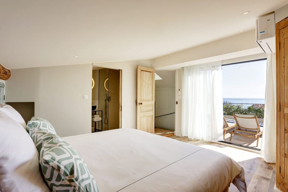 Clos des Vignes - PH Bedroom © www.antibes-rental.com (1)