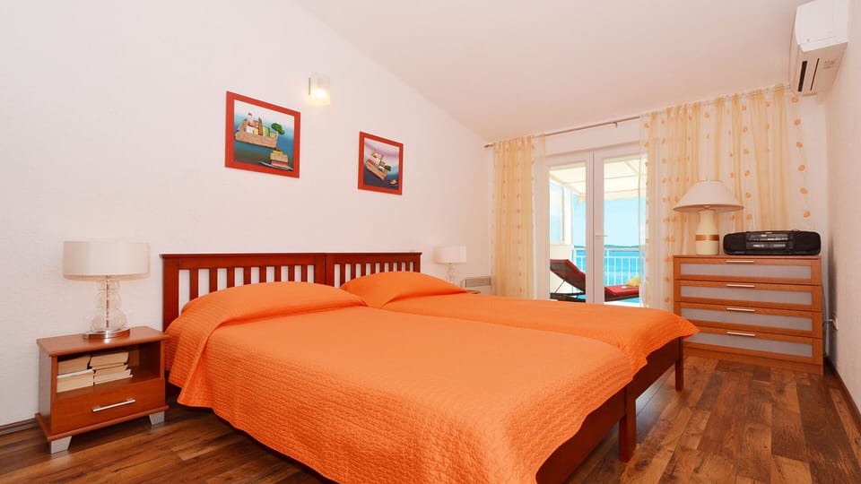 Second bedroom with top quality AC - top floor apt. ANYA