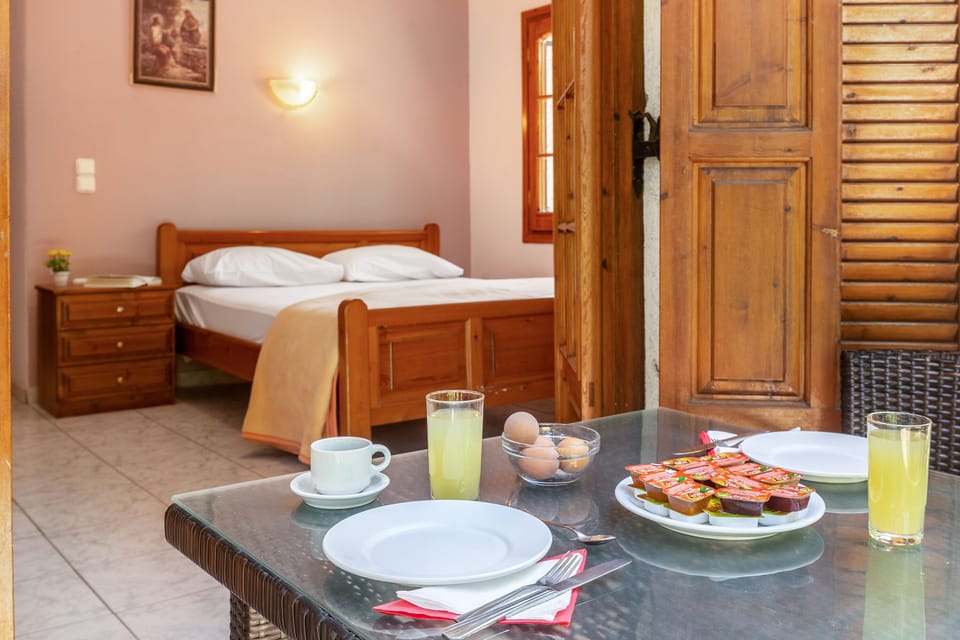 Standard Double Room | Soundproofing, WiFi (free), individually decorated