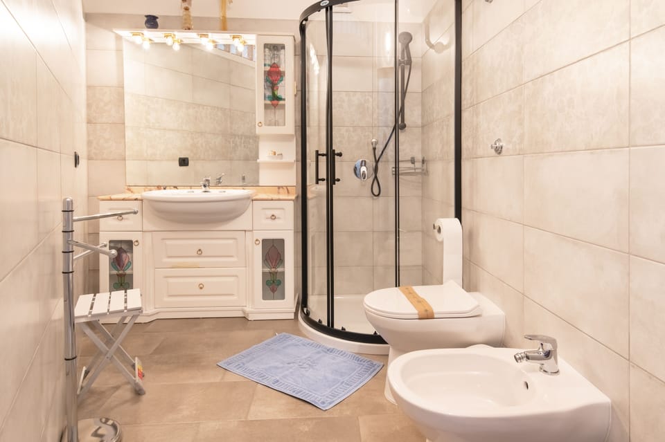 Deluxe Double Room, Non Smoking, Garden View (The Suite) | Bathroom | Shower, rainfall showerhead, free toiletries, hair dryer