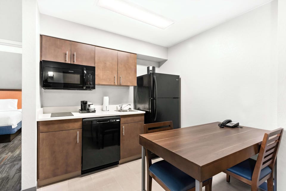 King Suite | Private kitchen | Coffee/tea maker