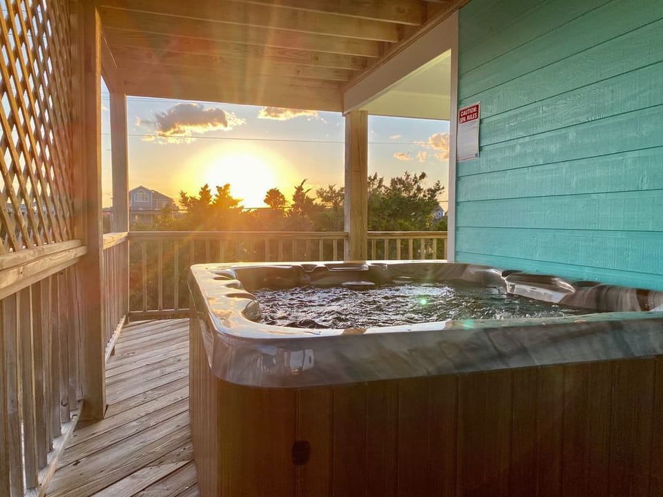 Year round HOT TUB available